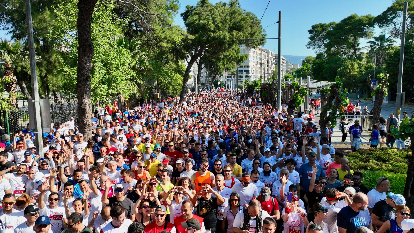 Maraton İzmir 100’üncü yıl onuruna koşuldu