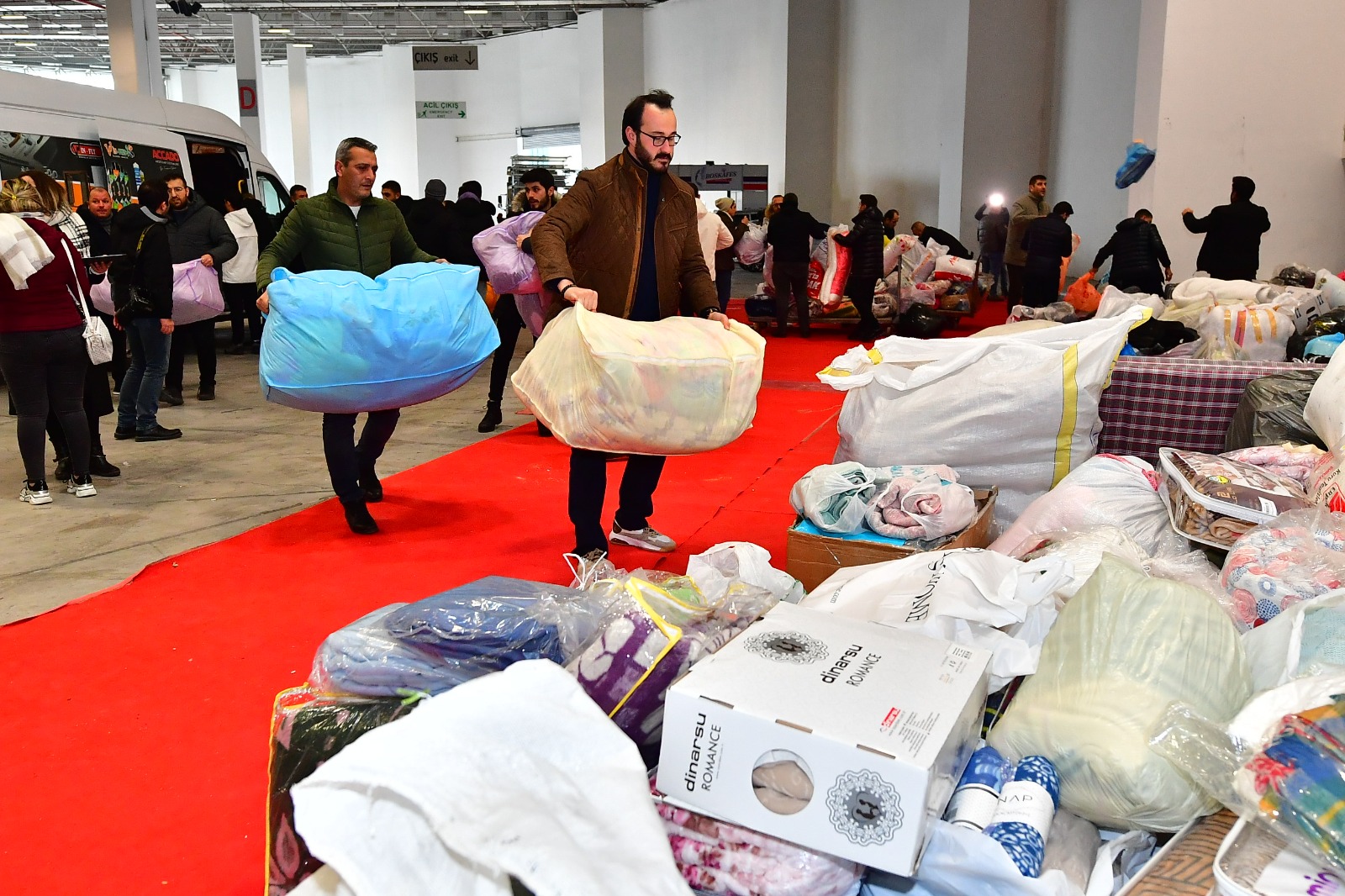 İzmirliler depremzedeler için tek yürek oldu